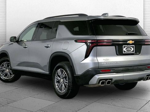 Used 2024 Chevrolet Traverse LT AWD/4WD image 11