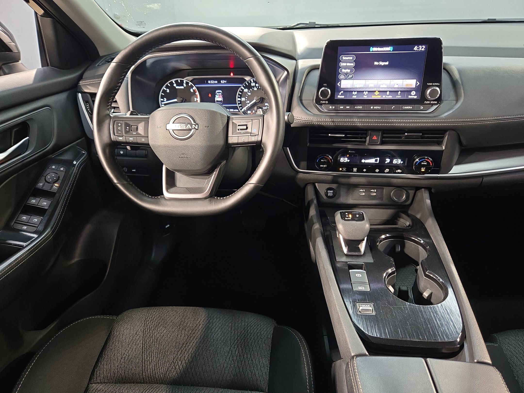 Used 2025 Nissan Rogue SV FWD image 9