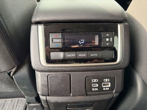 Used 2023 Subaru Ascent Premium w/ Convenience Package image 19