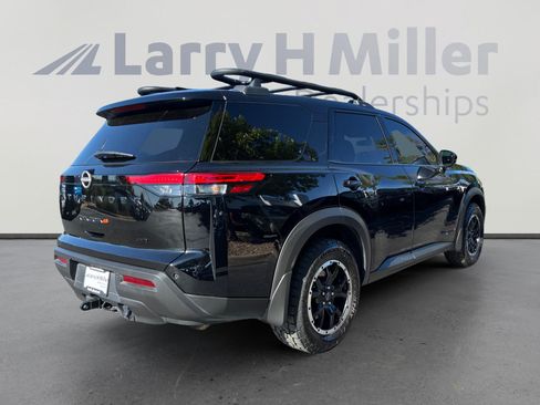 Used 2025 Nissan Pathfinder Rock Creek AWD/4WD image 5