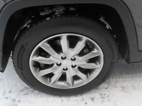 Used 2018 Jeep Cherokee Limited w/ Technology Group image 18