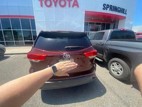 Used 2017 Toyota Highlander LE FWD image 10