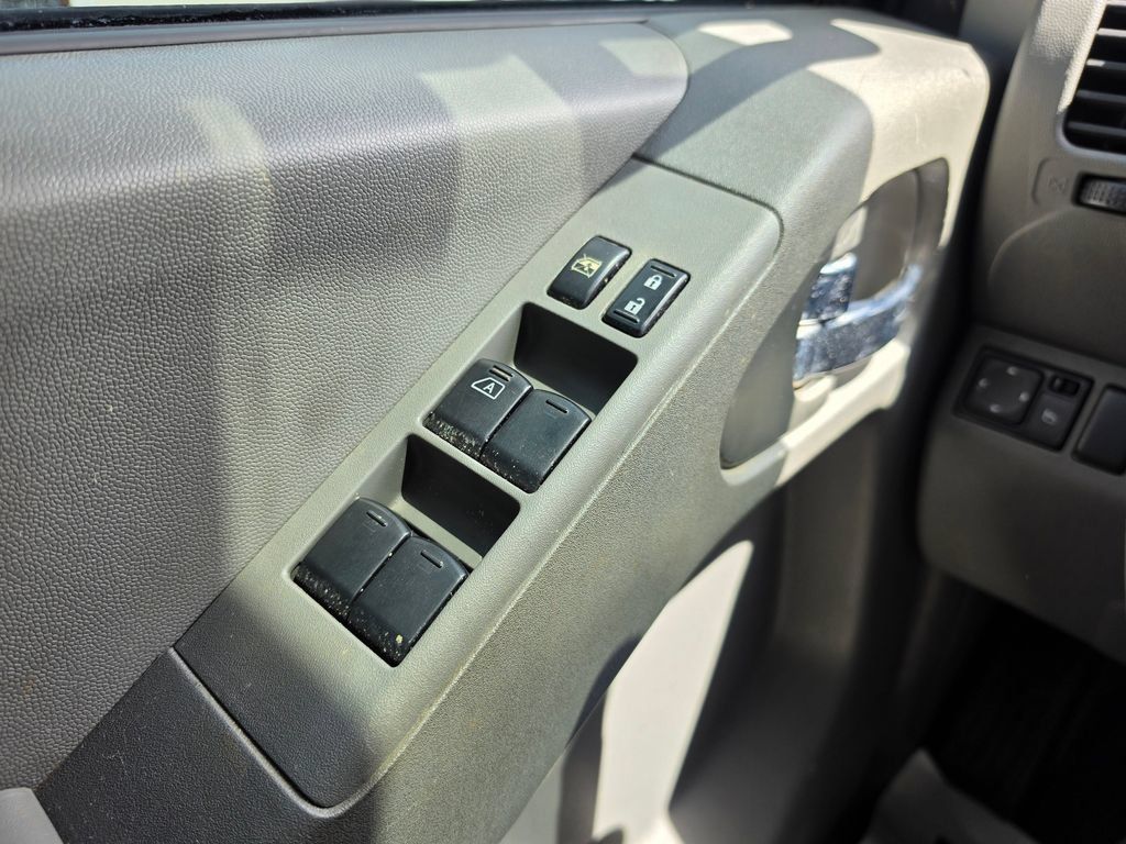 Used 2016 Nissan Frontier SV RWD image 18