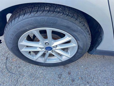 Used 2018 Ford Focus SE image 28