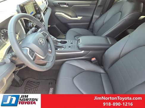 Used 2026 Toyota Highlander XLE AWD/4WD image 15