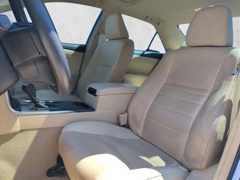 Used 2016 Toyota Camry XLE w/ Advanced Technology Package FWD image 18