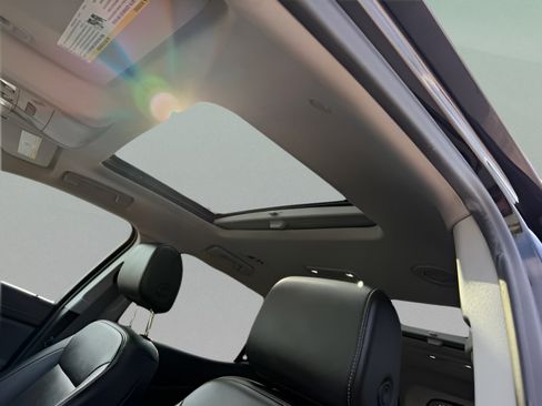 Used 2022 GMC Acadia SLT w/ Elevation Edition FWD image 29