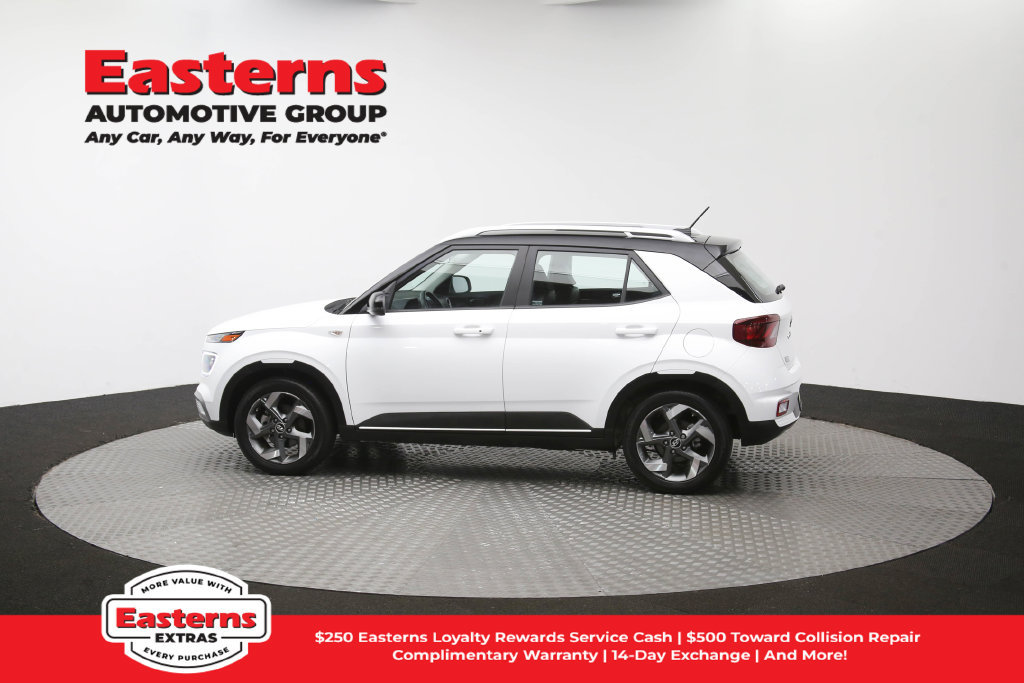 Used 2025 Hyundai Venue Limited FWD image 61