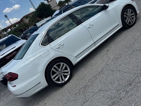 Used 2017 Volkswagen Passat 1.8T SE FWD image 3