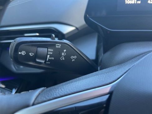 Certified 2025 Volkswagen ID.4 Pro image 18