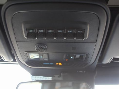 Used 2025 Ford Bronco Badlands image 34