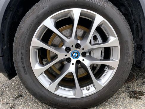 Used 2025 BMW X5 xDrive50e w/ Premium Package AWD/4WD image 9