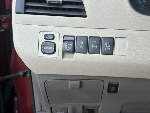 Used 2014 Toyota Sienna XLE AWD/4WD image 18