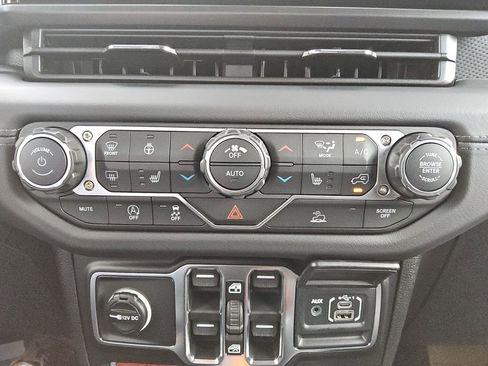 New 2026 Jeep Gladiator Rubicon w/ Steel Power Dome Hood Package AWD/4WD image 21