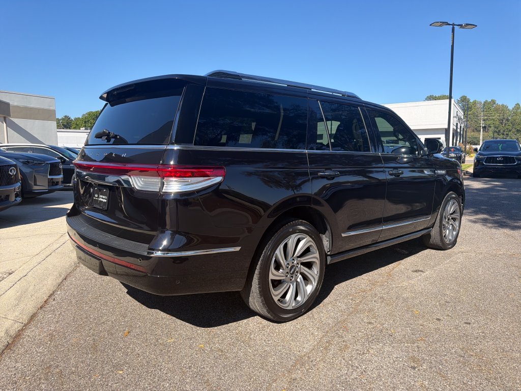 Used 2024 Lincoln Navigator Premiere AWD/4WD image 12