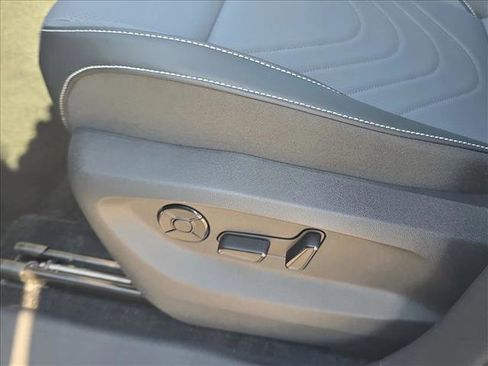 New 2026 Volkswagen Tiguan SE R-Line image 6