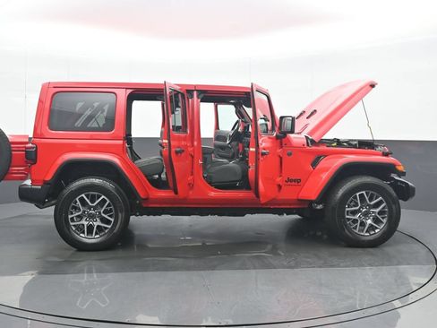 Used 2025 Jeep Wrangler Unlimited Sahara AWD/4WD image 36