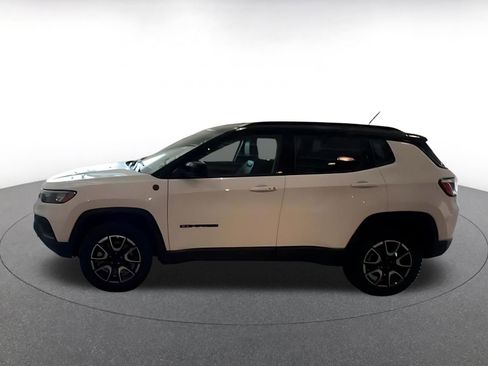 Used 2025 Jeep Compass Trailhawk image 8