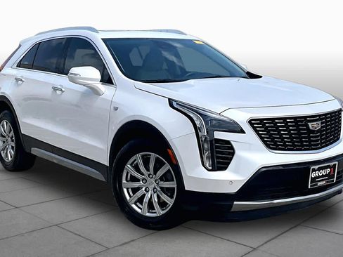 Used 2022 Cadillac XT4 Premium Luxury w/ Enhanced Visibility Package FWD image 3