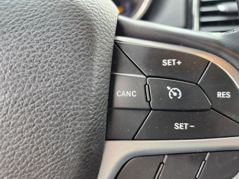 Used 2022 Jeep Grand Cherokee Limited w/ Tech Group image 14