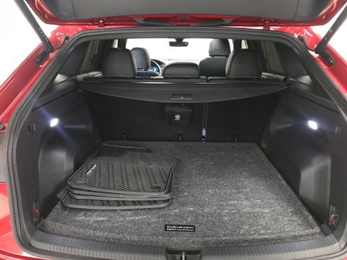 Used 2025 Volkswagen Atlas Cross Sport SE w/ Panoramic Sunroof Package AWD/4WD image 13