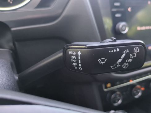 Used 2020 Volkswagen Tiguan SE FWD image 24