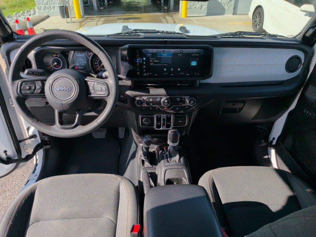 Used 2024 Jeep Wrangler Unlimited Sport AWD/4WD image 31