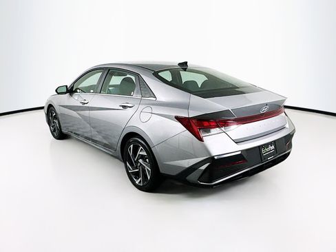 Used 2025 Hyundai Elantra SEL FWD image 5
