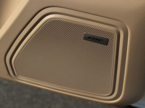 Certified 2025 Porsche Macan AWD/4WD image 28