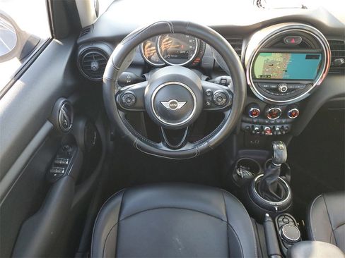 Used 2017 MINI Cooper 4-Door Hardtop image 10