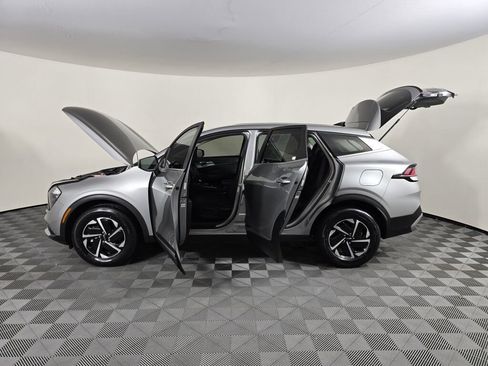 Used 2023 Kia Sportage LX image 16