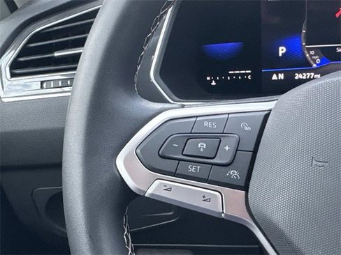 Certified 2022 Volkswagen Tiguan SE image 20