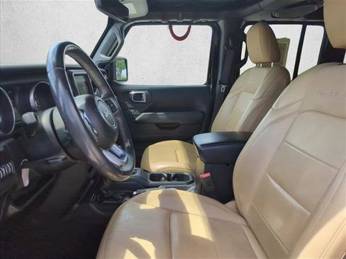 Used 2018 Jeep Wrangler Unlimited Sahara AWD/4WD image 16