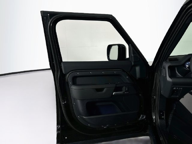 New 2026 Land Rover Defender 110 X-Dynamic SE AWD/4WD image 11