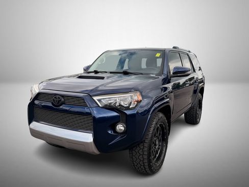 Used 2016 Toyota 4Runner Trail Premium AWD/4WD image 2
