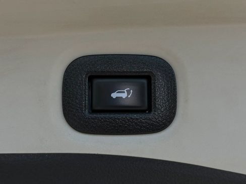Used 2018 Nissan Rogue SV AWD/4WD image 9