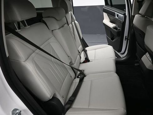 Used 2025 Hyundai Santa Fe SEL FWD image 25