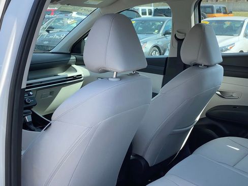 Used 2025 Hyundai Tucson SE image 26