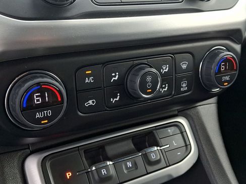 Used 2023 GMC Acadia SLE w/ Driver Convenience Package FWD image 16