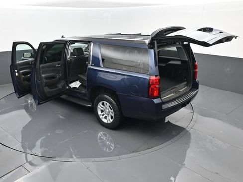 Used 2017 Chevrolet Suburban LT AWD/4WD image 29