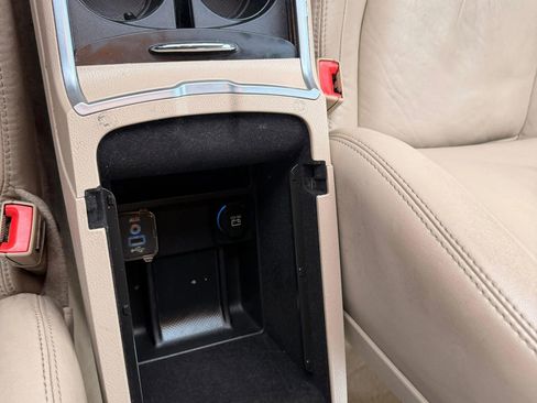 Used 2011 Chrysler 300 Limited image 28