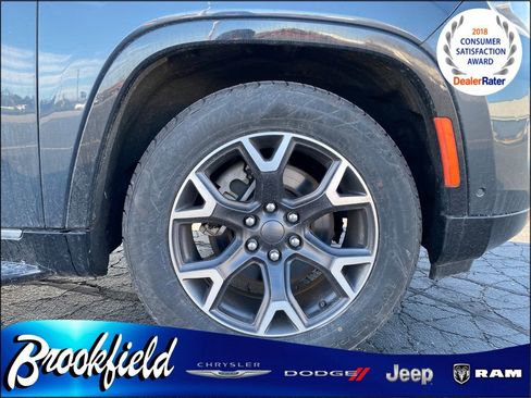 Used 2024 Jeep Wagoneer Series III image 9