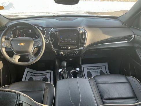 Used 2023 Chevrolet Traverse Premier FWD image 17