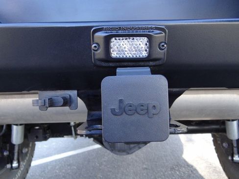 Used 2015 Jeep Wrangler Unlimited Rubicon w/ Connectivity Group image 39