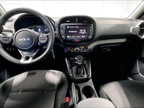Used 2025 Kia Soul LX image 18