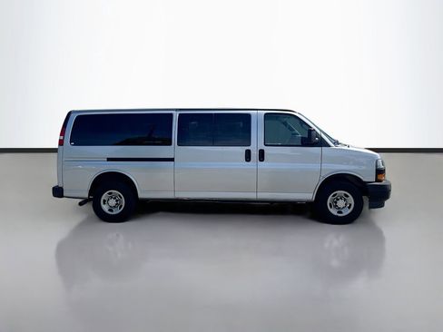 Used 2018 Chevrolet Express 3500 LS RWD image 2