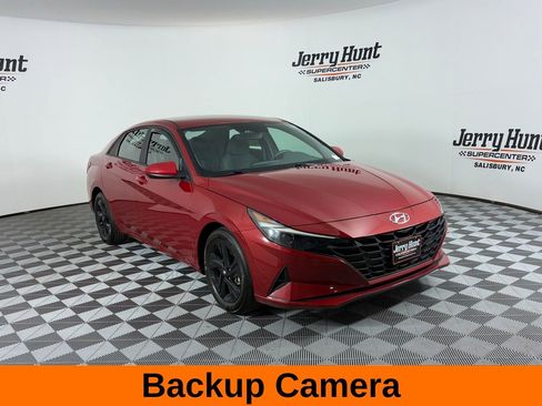 Used 2023 Hyundai Elantra SEL w/ Preferred Accessory Package image 6