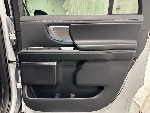 Used 2025 Ford Expedition Max Platinum AWD/4WD image 50