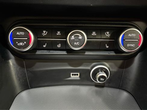 Used 2024 Alfa Romeo Stelvio Veloce image 18