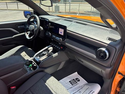 Used 2025 Chevrolet Colorado Z71 AWD/4WD image 35